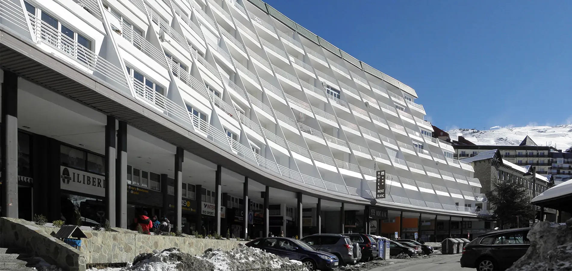Fachada real del Hotel Mont Blanc en Pradollano