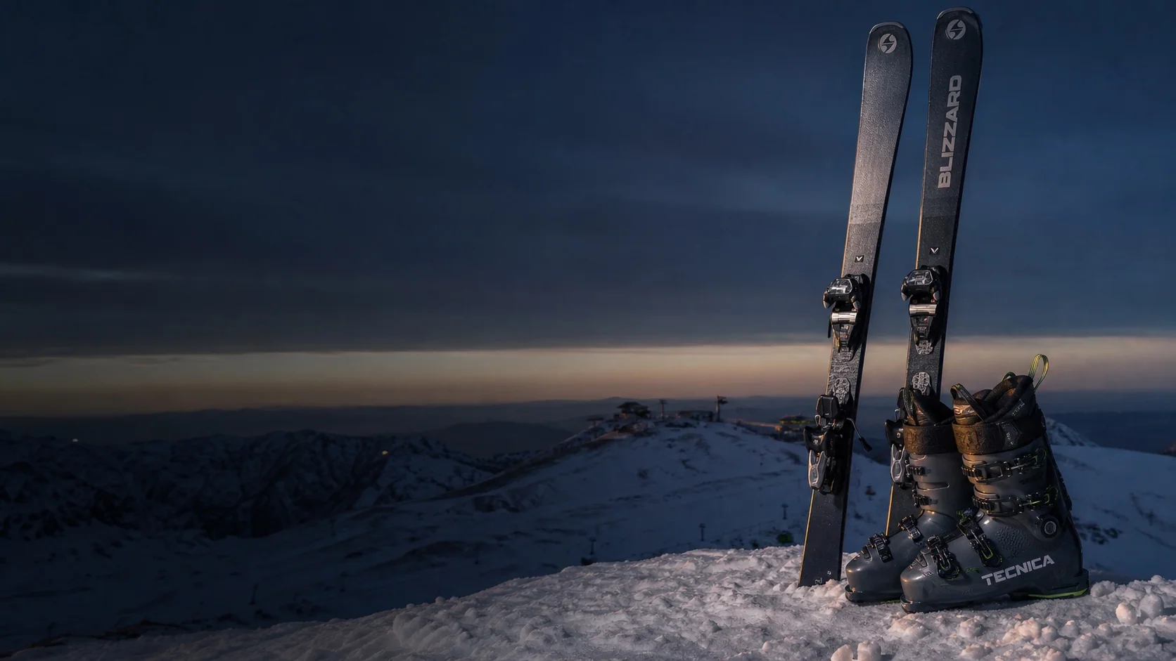 Esquís Blizzard y botas Tecnica preparados en Sierra Nevada