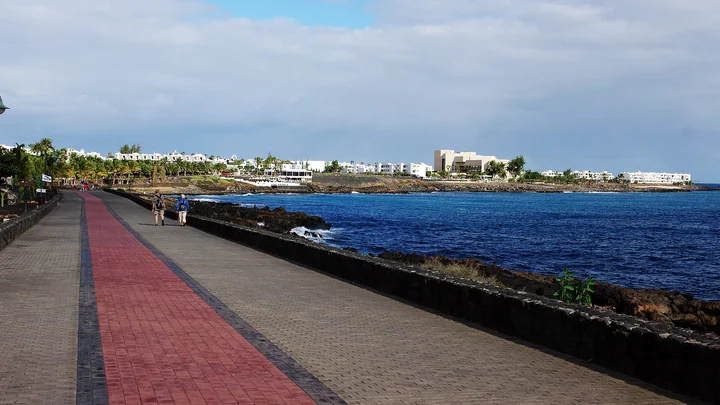 Paseo marítimo y costa de Costa Teguise, Lanzarote